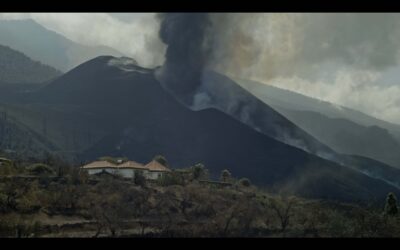 ‘La cotidianidad a la sombra del volcán’ por Santiago Varela Antúnez